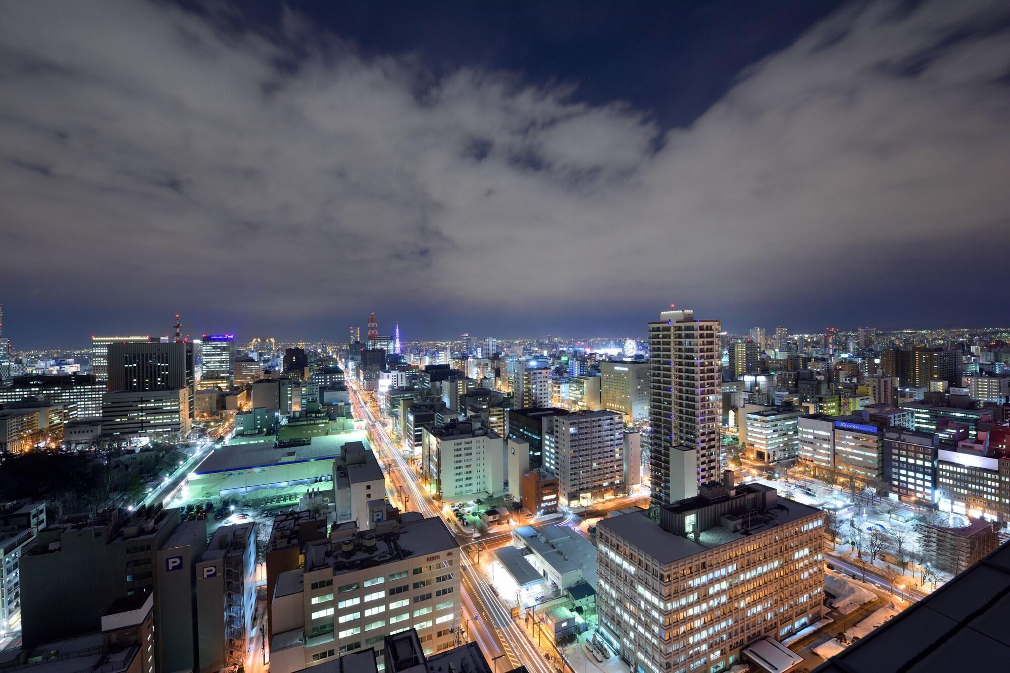 Royton Sapporo Hotel Exterior foto View of the city at night