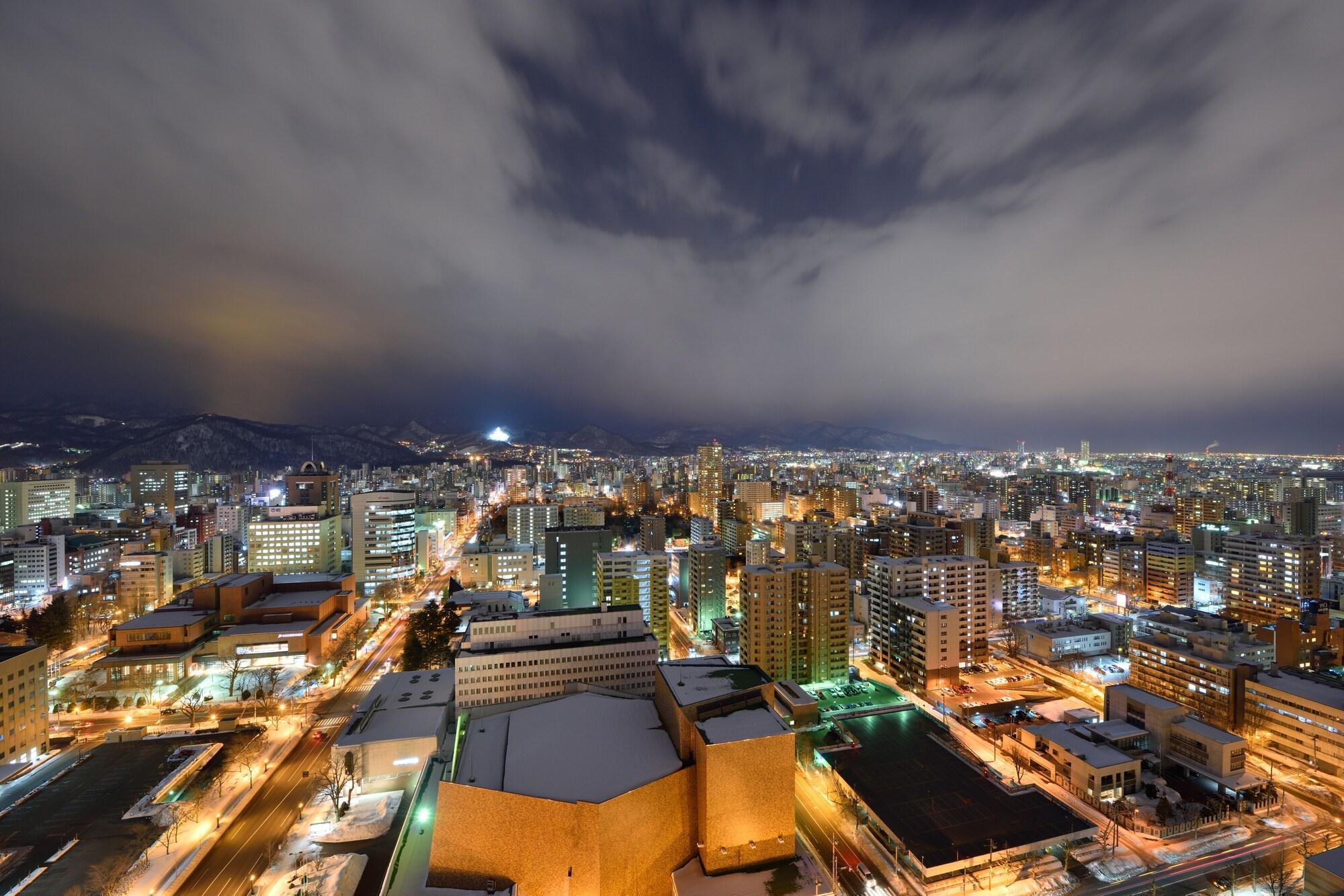 Royton Sapporo Hotel Exterior foto Santiago skyline at night