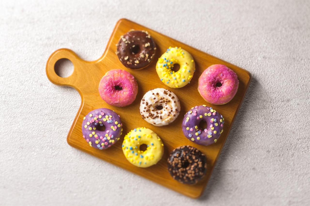 Royton Sapporo Hotel Exterior foto A selection of doughnuts